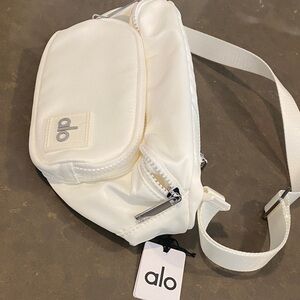 ALO Yoga Cream Belt Bag